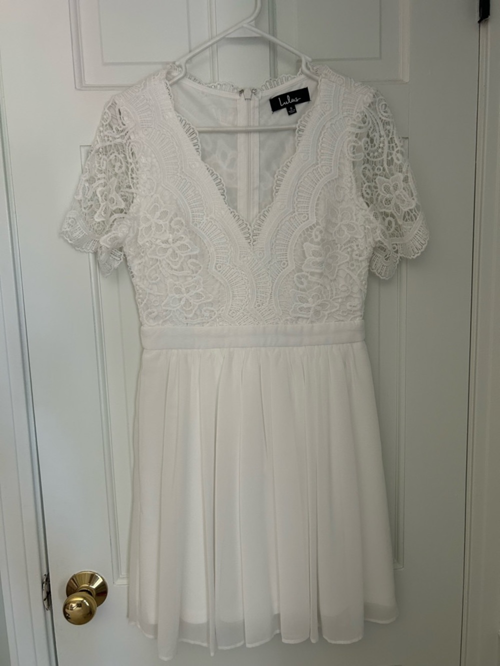Lulu's White Lace V‑Neck Mini Dress